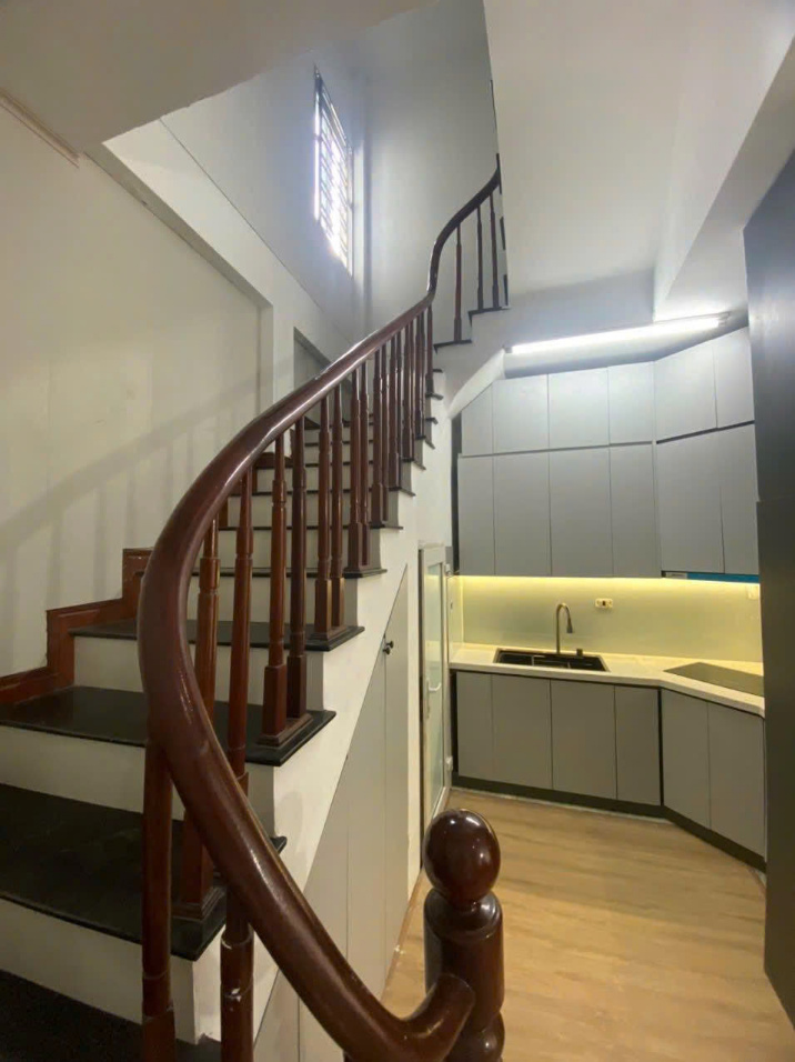 Cho thuê nhà nguyên căn Phố Trương Định, 5 tầng x 33m2, 3 ngủ, 13 Triệu - Ảnh 1